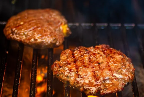 롯데리아 토핑추가 가능한 목록중 하나인 비프패티토핑을 표현함